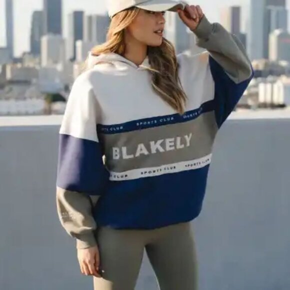 Blakely Tops - Blakely Alpine Oversized Hoodie M Relaxed Embroidered Cozy Chunky Athleisure